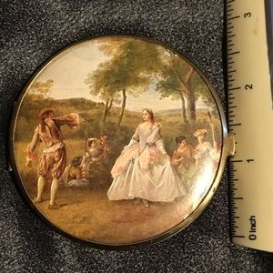 Vintage mirrored compact